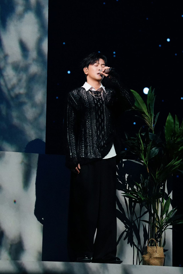 苏有朋《声生不息·华流季》热播 舞台风格鲜明被赞“好会唱”  (4).jpg